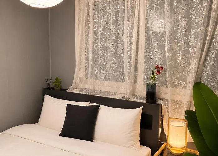 10 Minutes From Hongik Station, 5 Minutes From Yonsei Appartement *